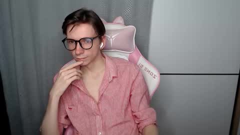 Snapshot of mrv1rginvibes chatting on December 3, 2025, 2:04 pm Shy Boy online show from December 3, 2025, 2:04 pm