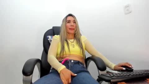 ms_lunarose online show from February 4, 2026, 11:53 pm