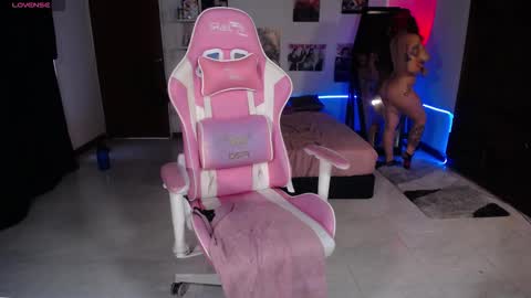 Manuela3 online show from October 27, 2025, 7:40 pm