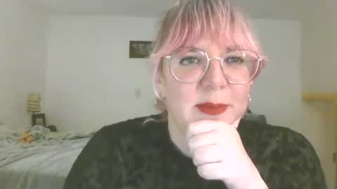 Snapshot of ms_rosiecozy chatting on June 27, 2026, 6:29 am Rose online show from June 27, 2026, 6:29 am