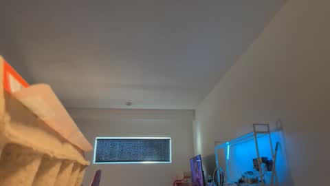 Snapshot of mskitty000 chatting on December 3, 2025, 2:15 pm mskitty000 online show from December 3, 2025, 2:15 pm