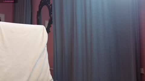 Snapshot of msmonte chatting on October 30, 2025, 12:28 pm Lina  Help me to reach 100 thumbs up  online show from October 30, 2025, 12:28 pm