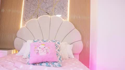 Manuela  online show from November 7, 2025, 3:06 am