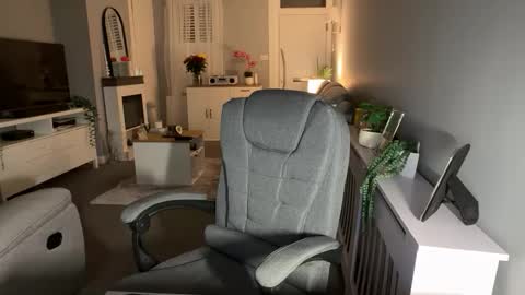 mtb1697 online show from November 2, 2025, 11:40 pm