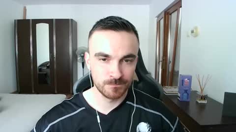 Snapshot of mu5clemania chatting on April 7, 2026, 12:05 pm Victor online show from April 7, 2026, 12:05 pm