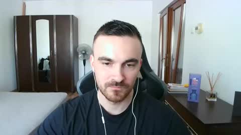 Snapshot of mu5clemania chatting on April 16, 2026, 12:39 pm Victor online show from April 16, 2026, 12:39 pm