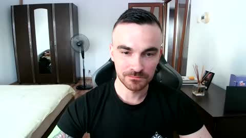 Snapshot of mu5clemania chatting on July 4, 2026, 4:57 pm Victor online show from July 4, 2026, 4:57 pm