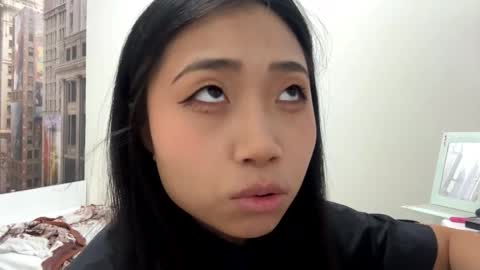 Mia online show from February 9, 2026, 9:57 am