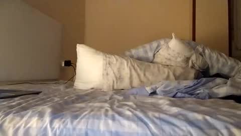 Laly online show from December 8, 2024, 4:04 am