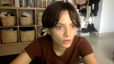 Snapshot of munchi_ chatting on December 4, 2024, 3:21 pm online show from December 4, 2024, 3:21 pm