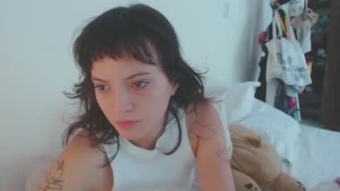 Snapshot of munchi_ chatting on November 3, 2025, 4:52 pm online show from November 3, 2025, 4:52 pm