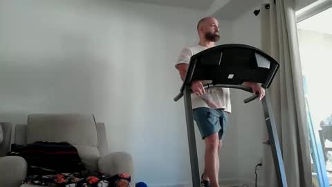 Snapshot of munchies420 chatting on February 24, 2026, 2:15 pm Bearded online show from February 24, 2026, 2:15 pm