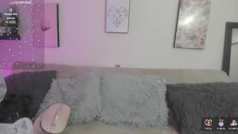 muriell_69 online show from October 27, 2025, 9:19 pm