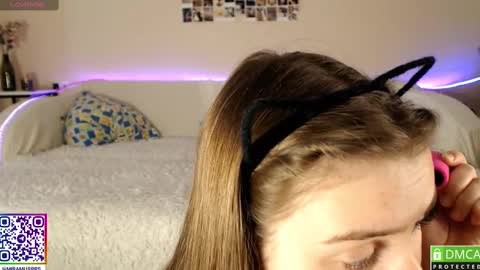 Snapshot of murrrworren chatting on February 28, 2025, 8:42 am Mira online show from February 28, 2025, 8:42 am