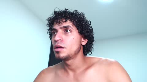 Snapshot of muscle_man1 chatting on December 14, 2024, 12:22 am Mike online show from December 14, 2024, 12:22 am