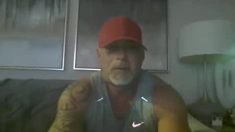 Snapshot of muscleddaddy chatting on December 10, 2024, 1:32 am Muscleddaddy online show from December 10, 2024, 1:32 am