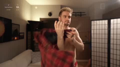 Snapshot of muscularfriend chatting on December 18, 2024, 4:06 pm Ivan online show from December 18, 2024, 4:06 pm