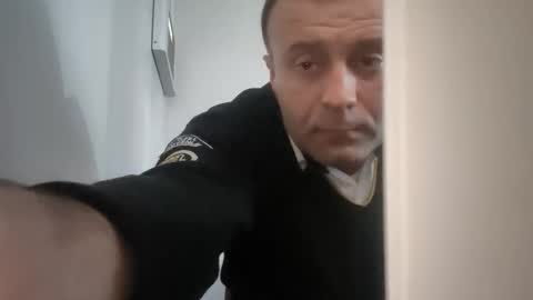 handsome sexy muscular man online show from May 10, 2026, 5:18 pm