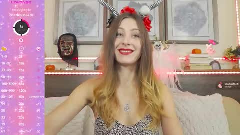 Luna  online show from October 19, 2025, 7:03 pm