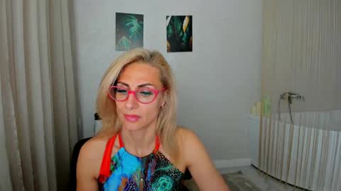 Snapshot of museofstage chatting on July 8, 2026, 11:37 am Diana online show from July 8, 2026, 11:37 am