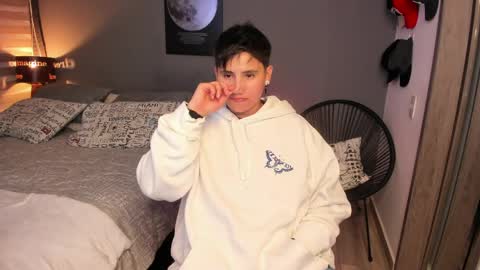 VALENTINA Luna  online show from April 8, 2026, 2:33 am