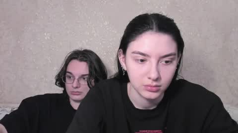 cute couple online show from April 9, 2026, 11:37 am