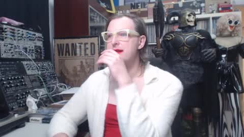 Snapshot of muziknerd chatting on December 21, 2025, 7:48 am Muziknerd online show from December 21, 2025, 7:48 am