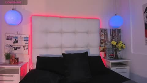 mxli_divine_ online show from August 3, 2026, 5:49 pm