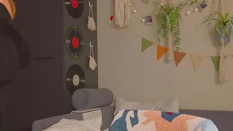  PARIS   online show from September 29, 2025, 10:25 pm