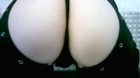 my_tightholes online show from December 3, 2024, 10:06 am