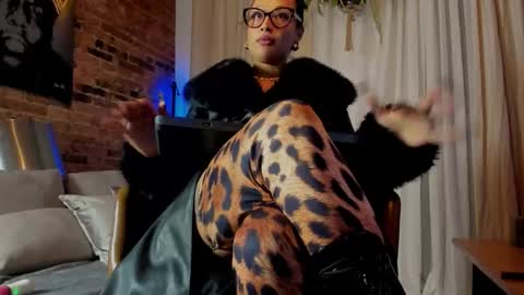 Snapshot of mydoc_lolac chatting on November 14, 2025, 8:29 pm Lola online show from November 14, 2025, 8:29 pm