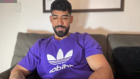 Snapshot of myke_esthetic chatting on December 2, 2024, 1:25 am Myke esthetic online show from December 2, 2024, 1:25 am