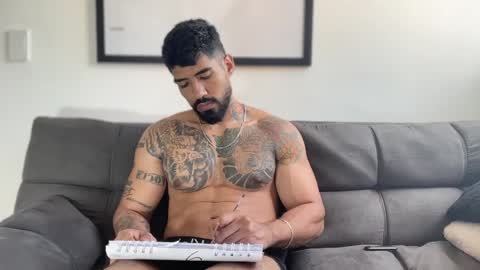 Snapshot of myke_esthetic chatting on December 7, 2024, 7:43 pm Myke esthetic online show from December 7, 2024, 7:43 pm