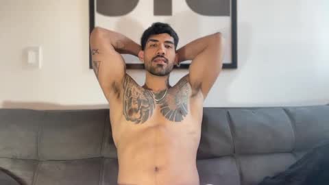 Snapshot of myke_esthetic chatting on January 14, 2025, 10:34 pm Myke esthetic online show from January 14, 2025, 10:34 pm