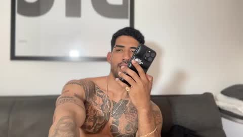 Snapshot of myke_esthetic chatting on January 29, 2025, 3:22 am Myke esthetic online show from January 29, 2025, 3:22 am