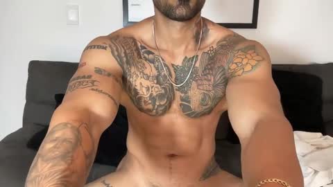 Snapshot of myke_esthetic chatting on February 11, 2025, 5:05 am Myke esthetic online show from February 11, 2025, 5:05 am