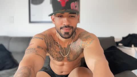 Snapshot of myke_esthetic chatting on February 22, 2025, 4:07 am Myke esthetic online show from February 22, 2025, 4:07 am