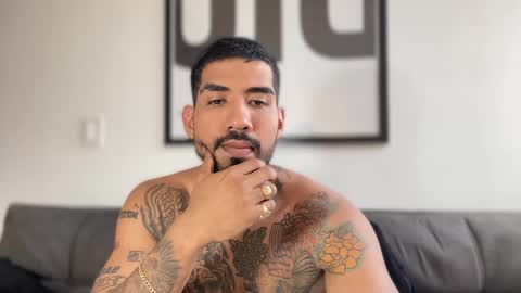 Snapshot of myke_esthetic chatting on February 27, 2025, 9:58 pm Myke esthetic online show from February 27, 2025, 9:58 pm