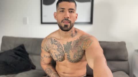 Snapshot of myke_esthetic chatting on February 28, 2025, 9:44 pm Myke esthetic online show from February 28, 2025, 9:44 pm