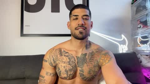 Snapshot of myke_esthetic chatting on October 3, 2025, 10:18 pm Myke esthetic online show from October 3, 2025, 10:18 pm