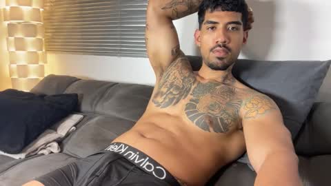 Snapshot of myke_esthetic chatting on December 14, 2025, 11:20 pm Myke esthetic online show from December 14, 2025, 11:20 pm