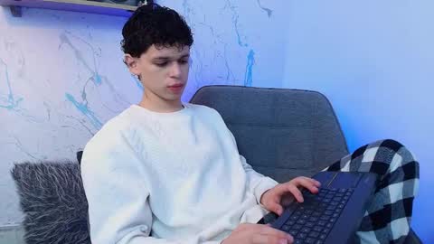 Mykel   online show from December 4, 2025, 3:21 pm