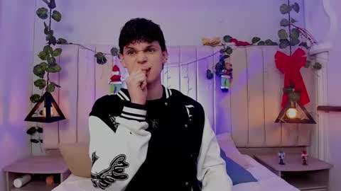 Snapshot of mykelcano chatting on December 19, 2025, 10:06 pm Mykel online show from December 19, 2025, 10:06 pm