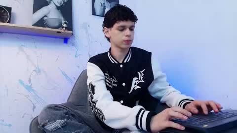 Snapshot of mykelcano chatting on January 9, 2026, 3:04 pm Mykel online show from January 9, 2026, 3:04 pm