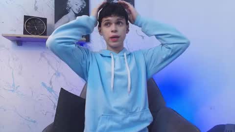 Snapshot of mykelcano chatting on January 17, 2026, 12:43 pm Mykel online show from January 17, 2026, 12:43 pm