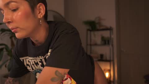 jacke BUNNY online show from April 6, 2026, 11:49 pm