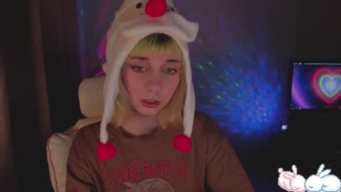 Snapshot of mylaweb chatting on December 27, 2024, 2:04 am MylaFlores online show from December 27, 2024, 2:04 am