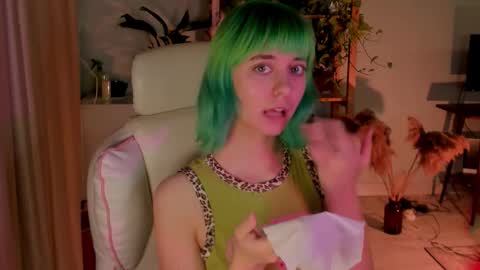 Snapshot of mylaweb chatting on October 5, 2025, 9:45 pm MylaFlores online show from October 5, 2025, 9:45 pm