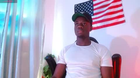 Mylo Wallace  online show from November 15, 2025, 5:09 pm