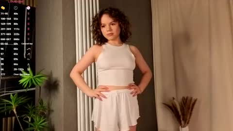 Snapshot of mymonique chatting on February 22, 2026, 8:07 pm Monique with Curls online show from February 22, 2026, 8:07 pm